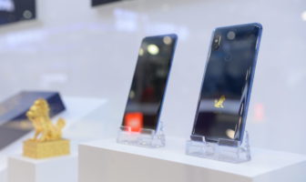 Oto pierwszy smartfon z “gościnnym” Snapdragonem 855. Tak, To Xiaomi! Xiaomi Mi Mix 3 - fot. mat. pras.